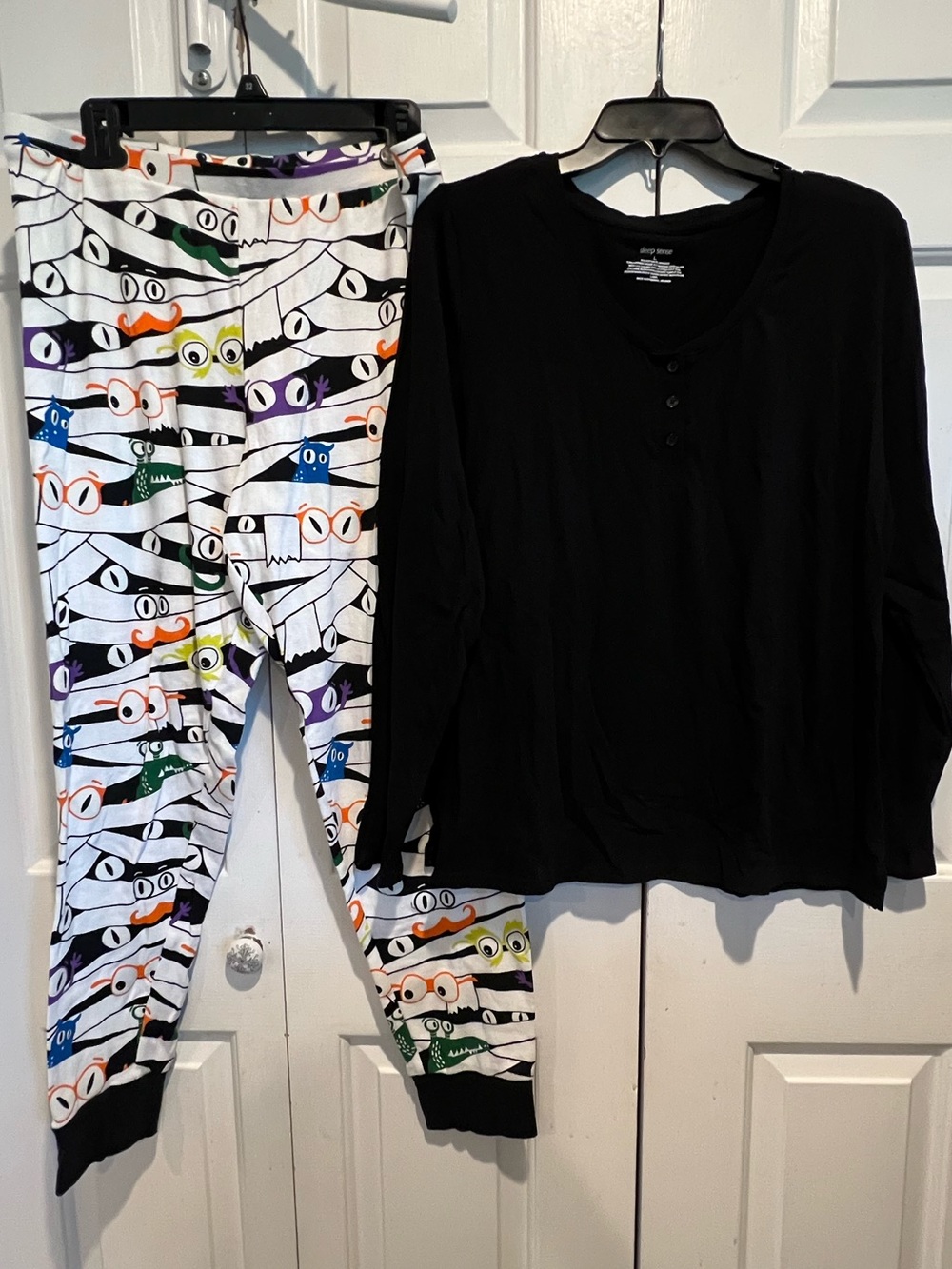 2Pc 👁️ Halloween Eyes PJ Set - Black Top & White Multi-Color Pants